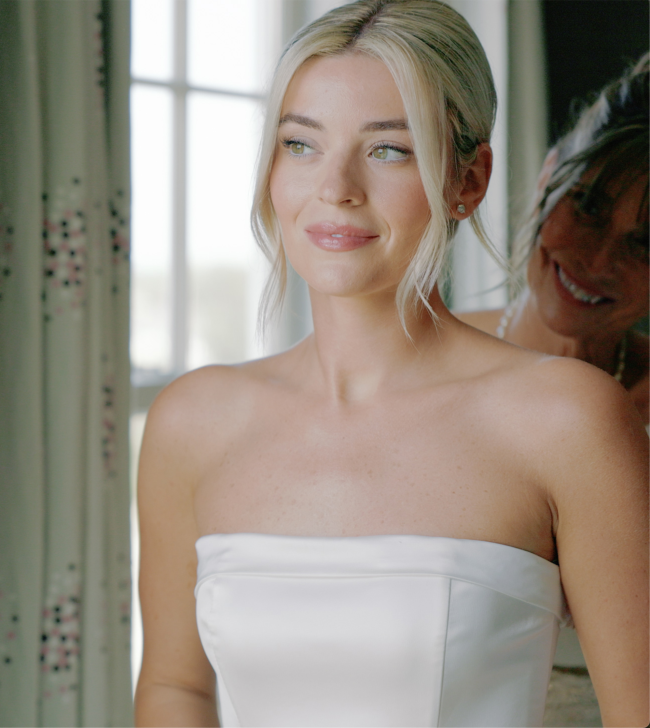 Carly getting ready at Ocean House before her wedding